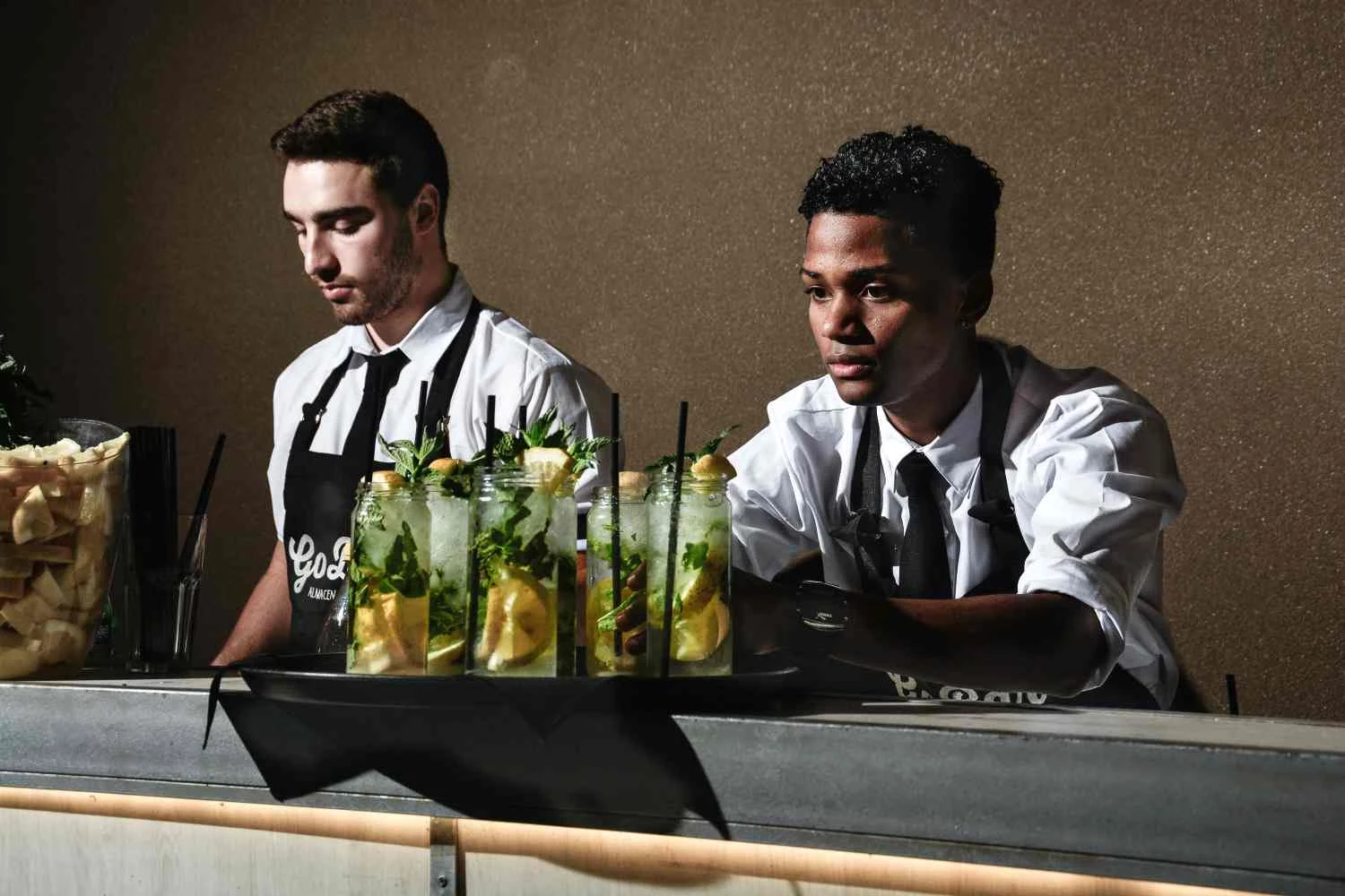 Restaurant staff photo by Pexels (julio)